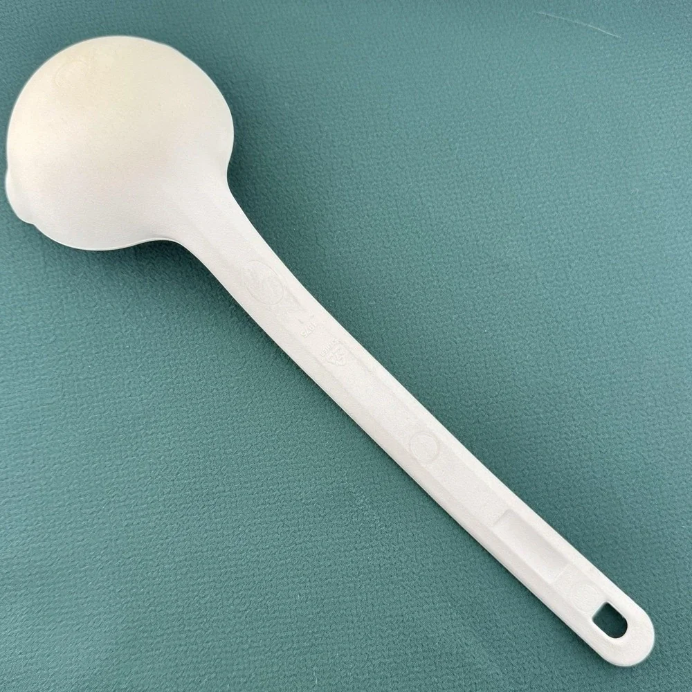Vtg Rubbermaid Ladle 1975 White Nylon Plastic‎ Heavy Duty Double Spout Dipper N